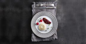 Panna cotta z malinovo karamelo 