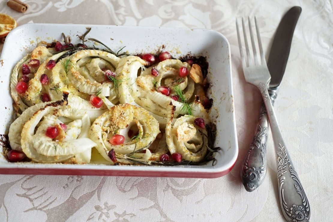 Koromač iz pečice z ribanim parmezanom in Pödör bio chia oljem 