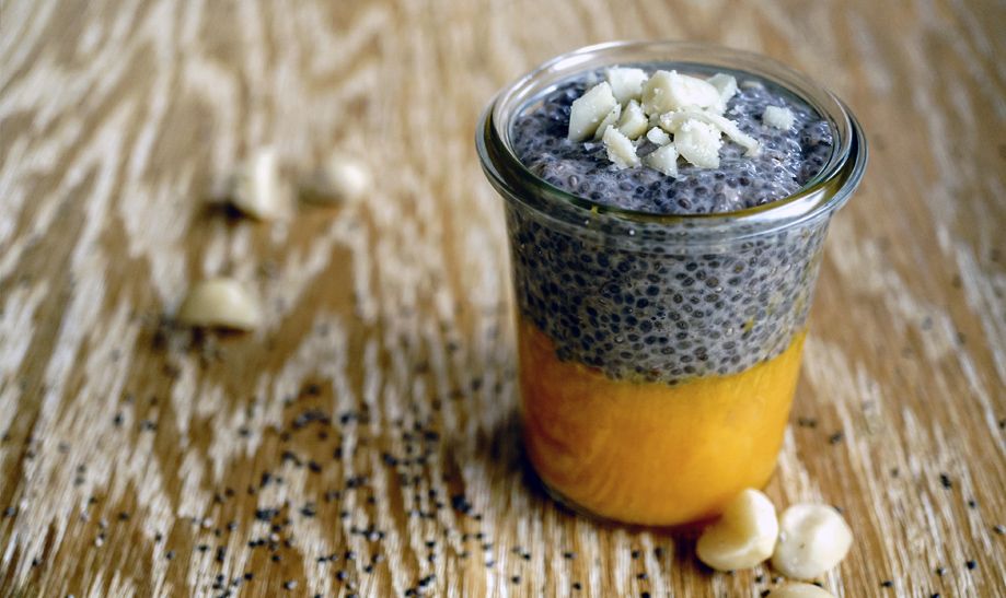 Puding iz chia semen z vrtno bučo, lešnikovim oljem Pödör in oreščki makadamije Pödör 