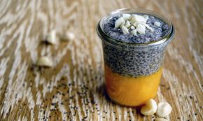 Puding iz chia semen z vrtno bučo, lešnikovim oljem Pödör in oreščki makadamije Pödör 