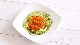 Špageti iz bučk s paradižnikovo omako 