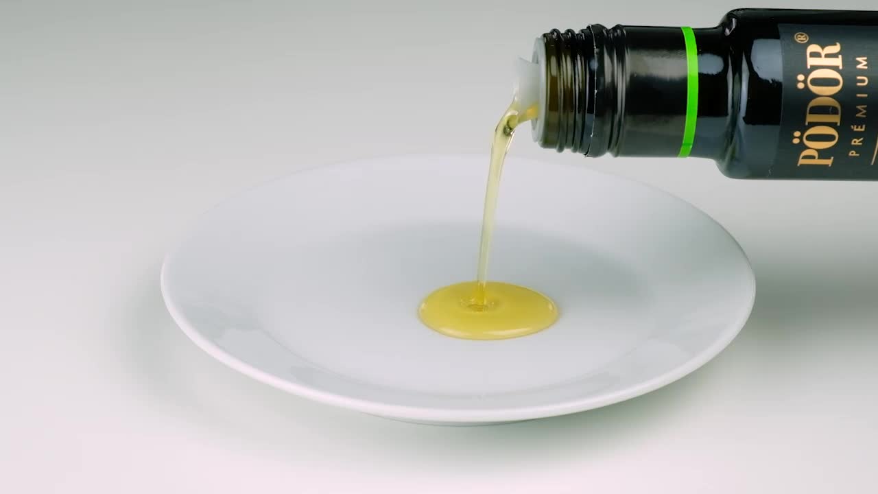 Orehovo olje hladno stiskano 