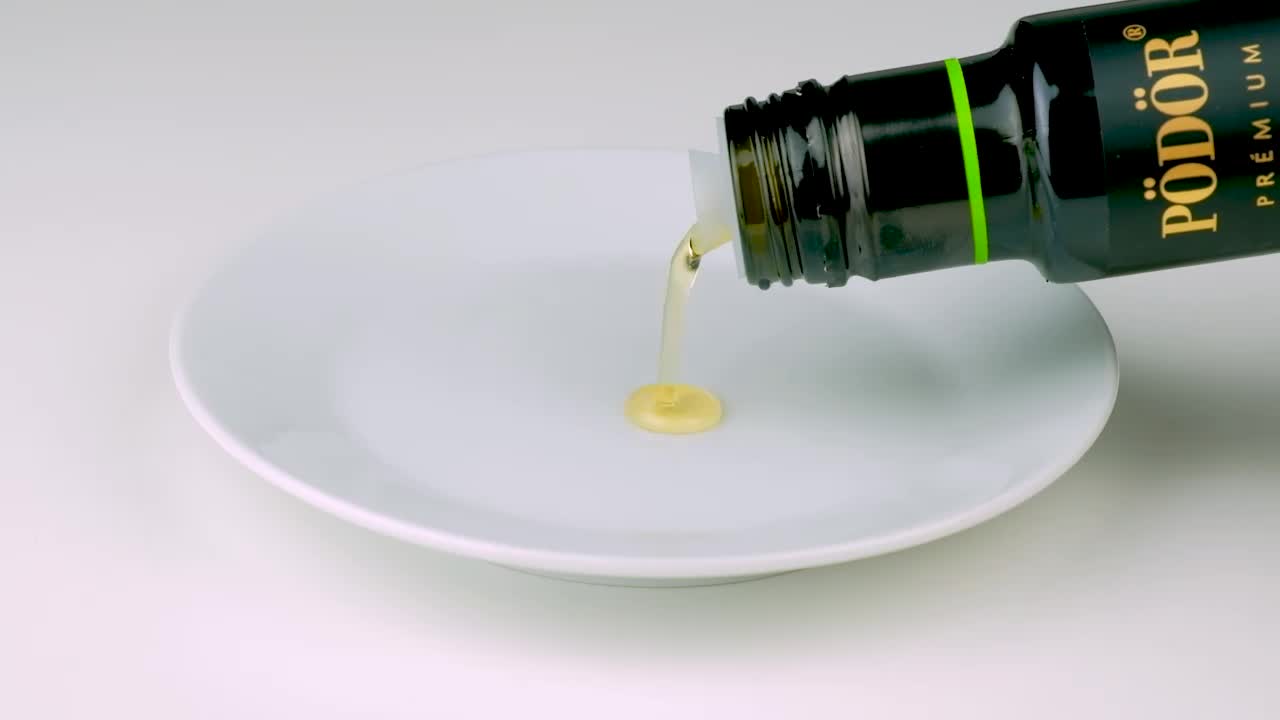 Bio olje iz oreščkov makadamije hladno stiskano